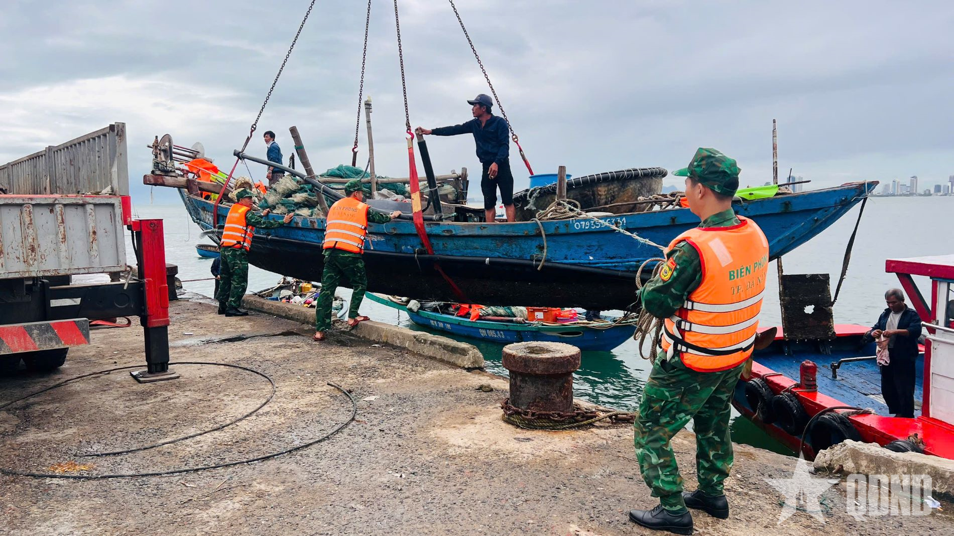 Các đơn vị tại miền Trung chủ động phòng, chống bão số 13
