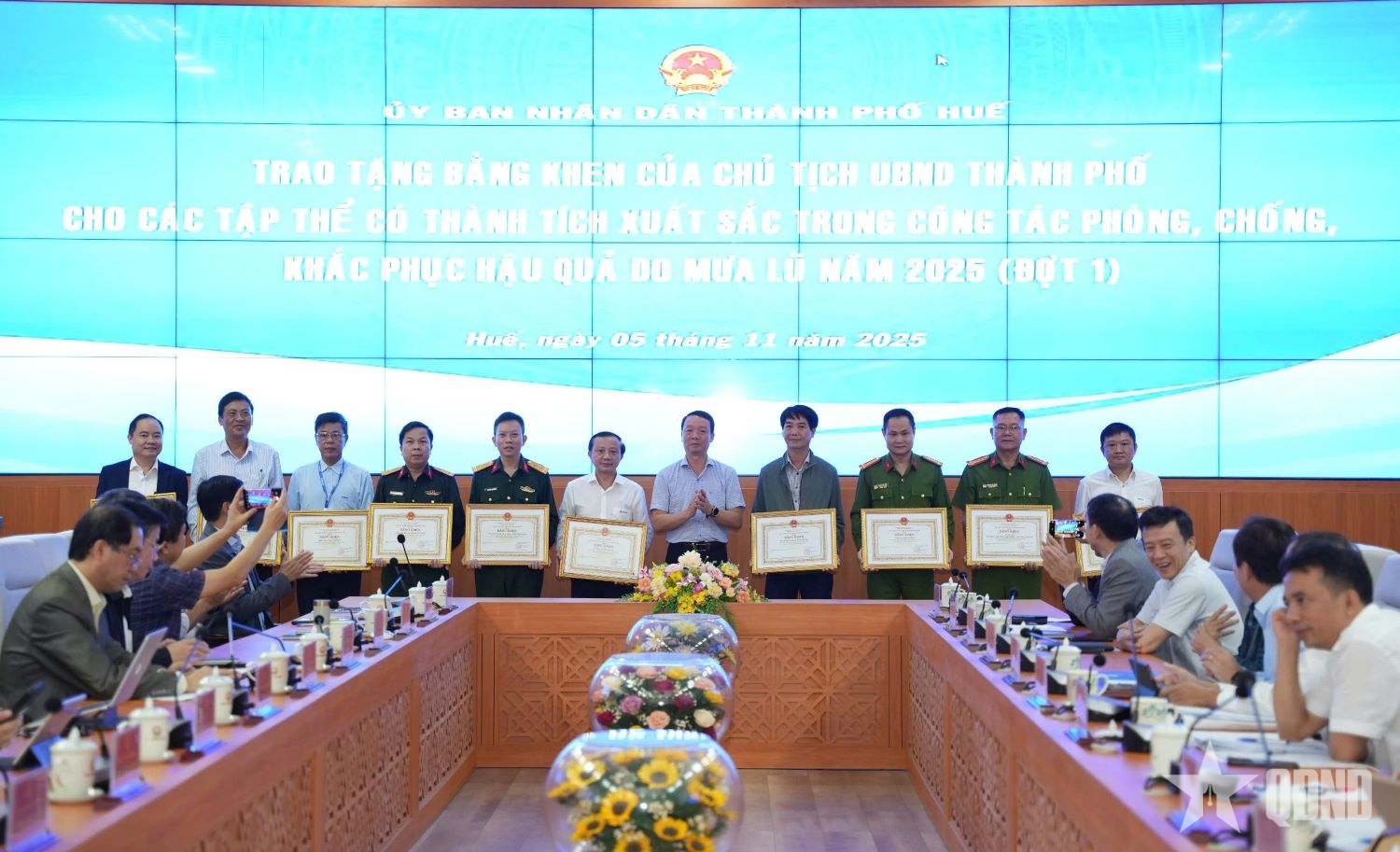 TP Huế khen thưởng các tập thể có thành tích trong công tác khắc phục hậu quả mưa lũ