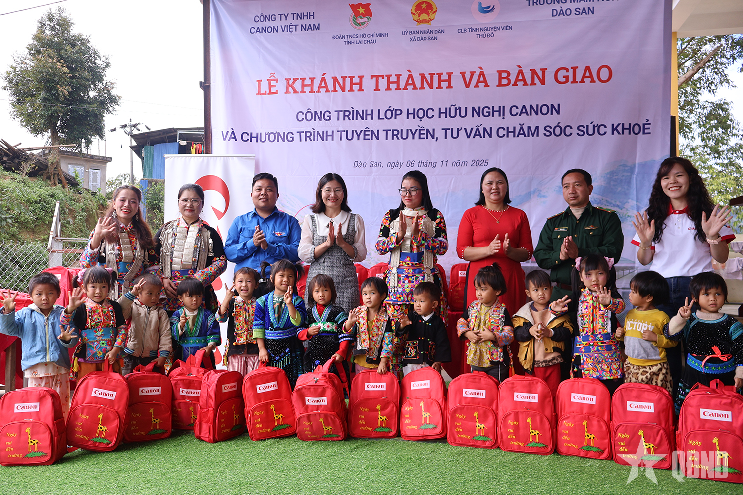 Bàn giao điểm Trường Mầm non hữu nghị Canon - San Cha