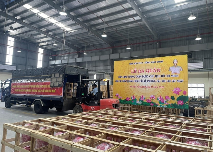 Nhà máy Z117 ra quân bàn giao tượng chân dung Chủ tịch Hồ Chí Minh đến các đơn vị hành chính cấp xã