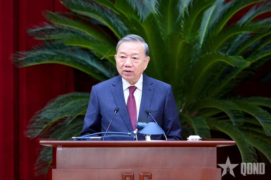 Ngày làm vi%u1EC7c th%u1EE9 hai và b%u1EBF m%u1EA1c H%u1ED9i ngh%u1ECB Trung %u01B0%u01A1ng 14 khóa XIII