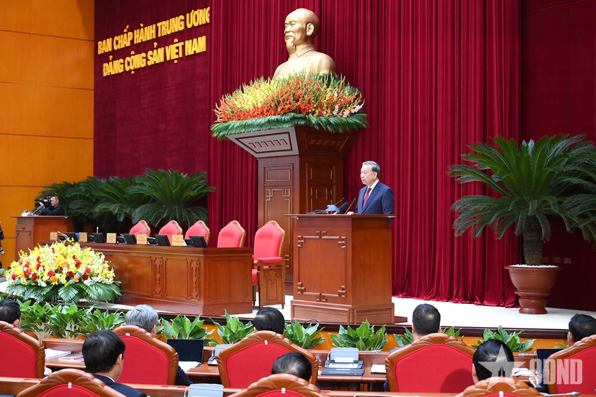 Ngày làm vi%u1EC7c th%u1EE9 hai và b%u1EBF m%u1EA1c H%u1ED9i ngh%u1ECB Trung %u01B0%u01A1ng 14 khóa XIII