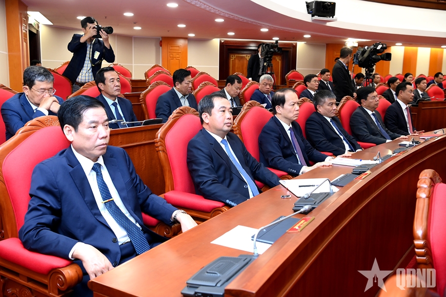 Ngày làm vi%u1EC7c th%u1EE9 hai và b%u1EBF m%u1EA1c H%u1ED9i ngh%u1ECB Trung %u01B0%u01A1ng 14 khóa XIII