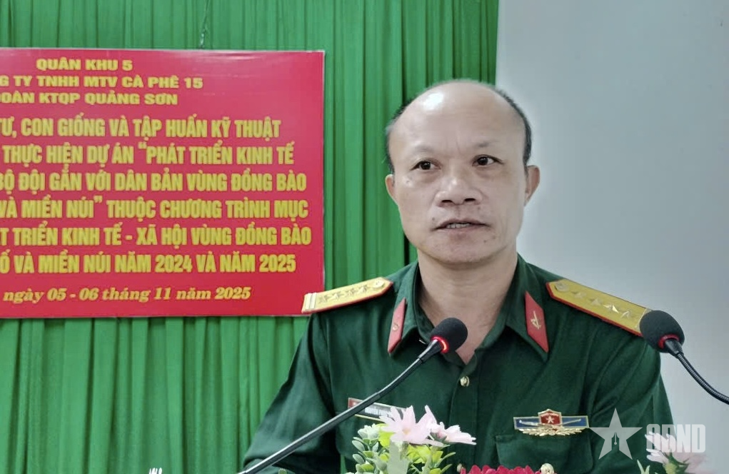 Công ty TNHH MTV Cà phê 15 trao con giống tặng hộ nghèo của tỉnh Lâm Đồng