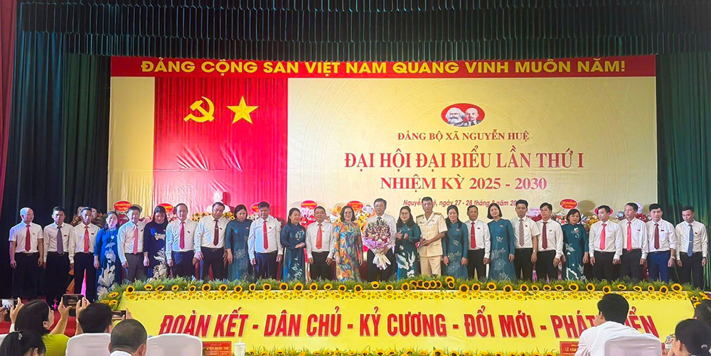 Xây dựng xã Nguyễn Huệ giàu đẹp, đổi mới