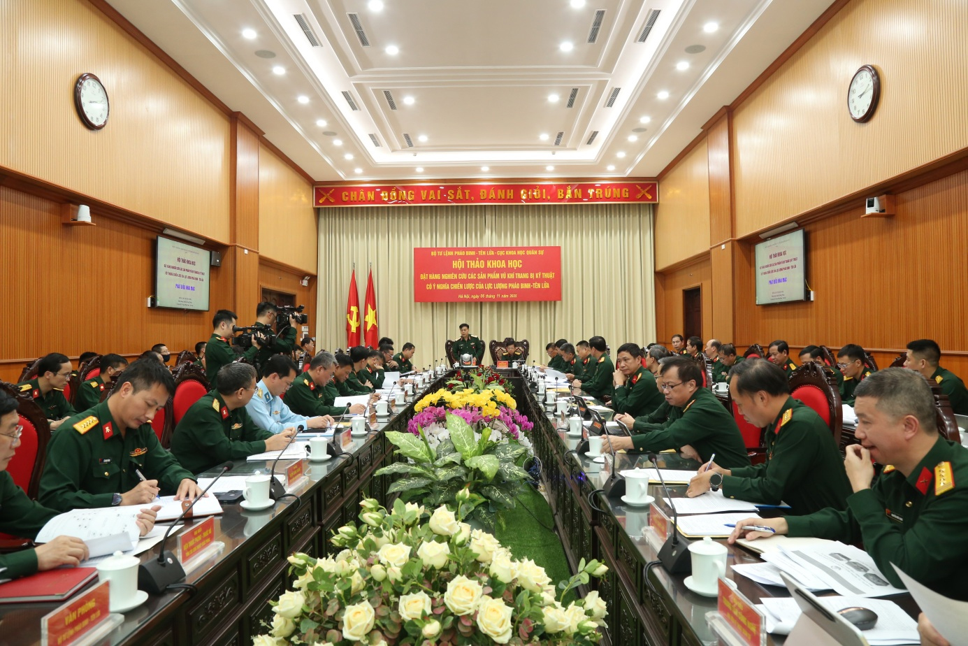 Hội thảo khoa học “Đặt hàng nghiên cứu các sản phẩm vũ khí trang bị kỹ thuật có ý nghĩa chiến lược của lực lượng Pháo binh - Tên lửa”