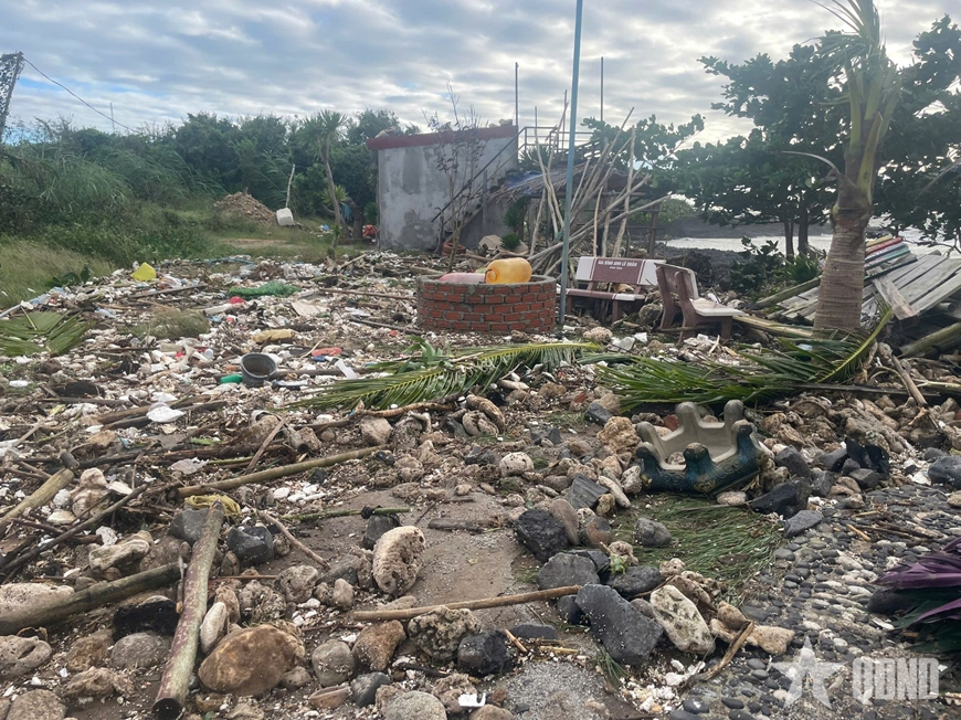 Quảng Ngãi: Bão số 13 làm hơn 60 ngôi nhà bị tốc mái, hư hỏng 