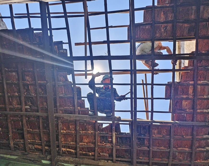 Sư đoàn 31 (Quân đoàn 34) giúp dân khắc phục hậu quả bão số 13