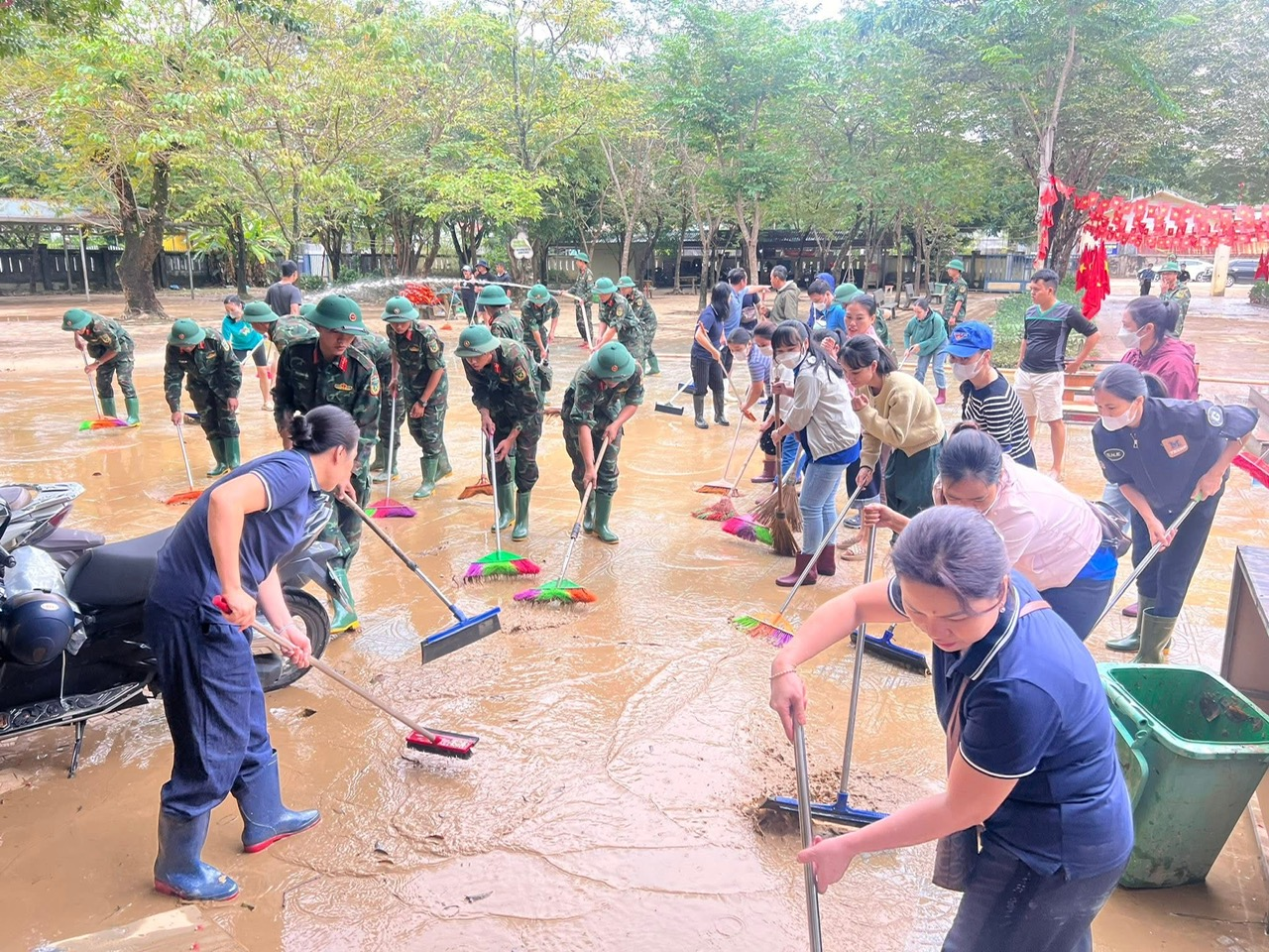 Thủ tướng chỉ đạo khẩn trương khắc phục hậu quả bão số 13