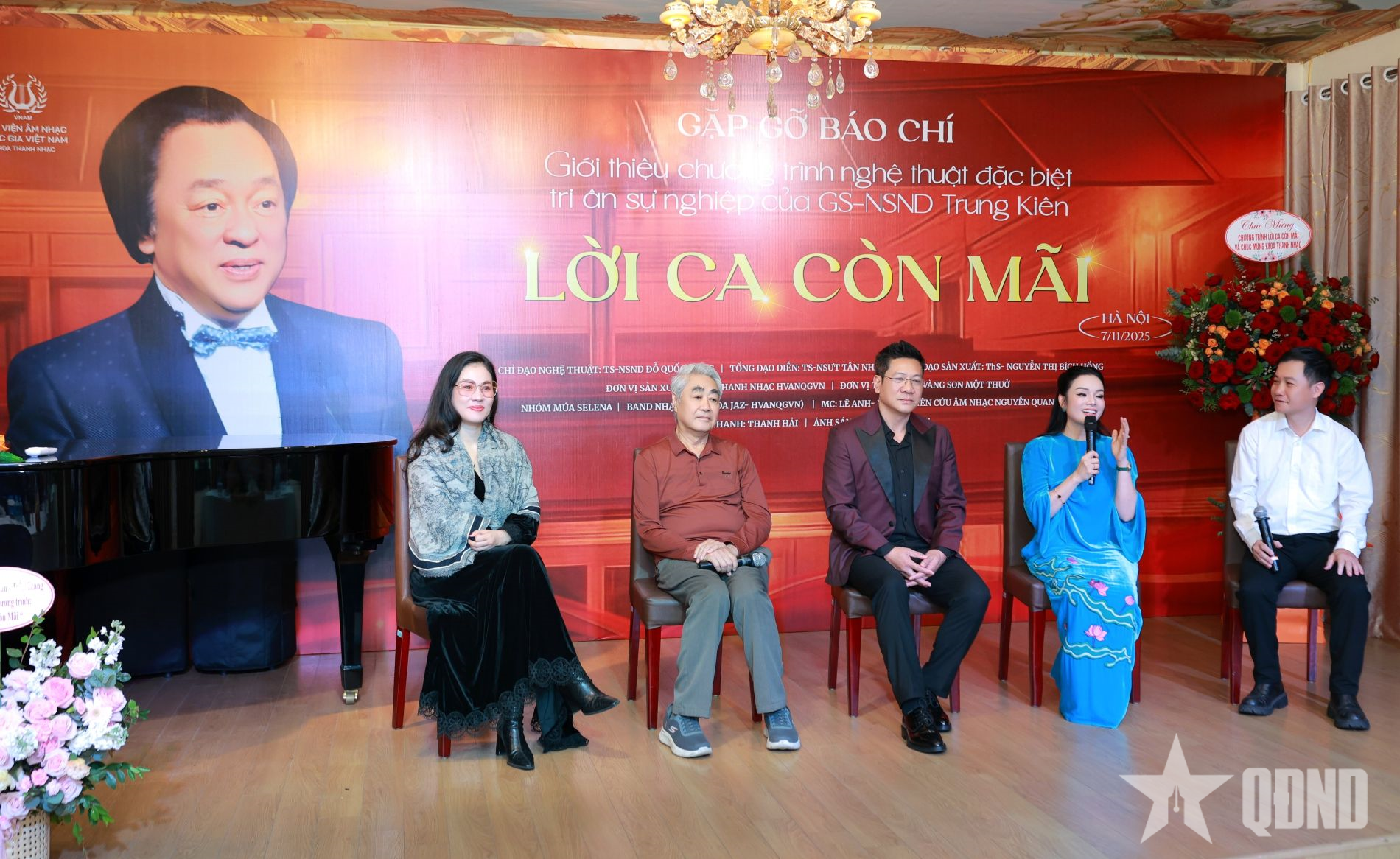 Các thế hệ học trò hòa giọng tôn vinh GS, NSND Trung Kiên