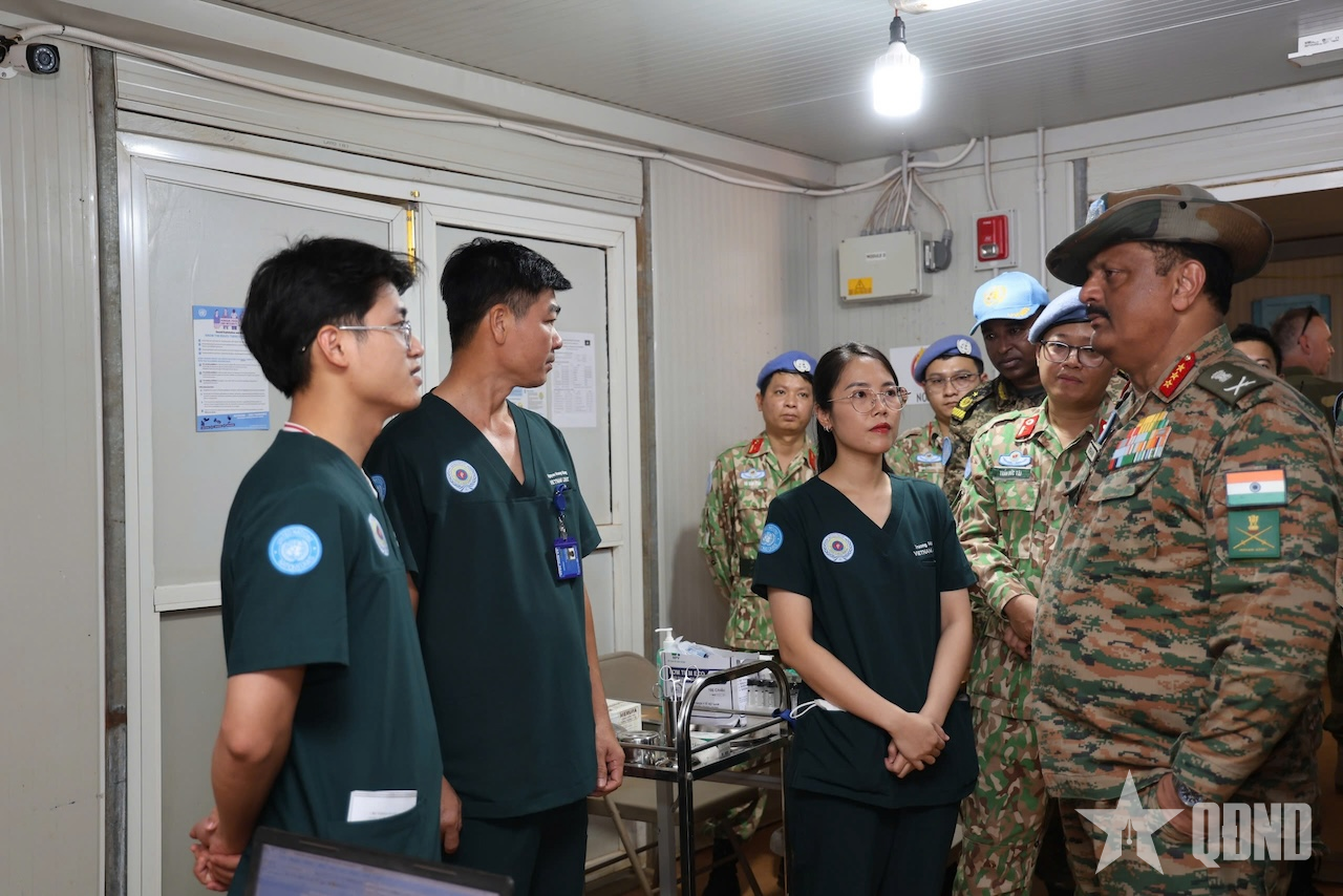 Tư lệnh lực lượng quân sự Phái bộ Nam Sudan thăm Bệnh viện dã chiến cấp 2 số 7 Việt Nam