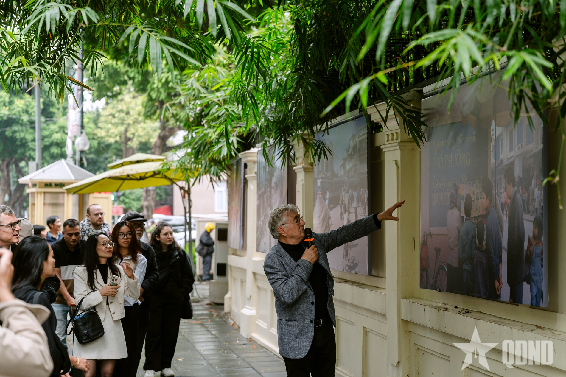 Khai mạc triển lãm “Giao điểm Việt Nam”