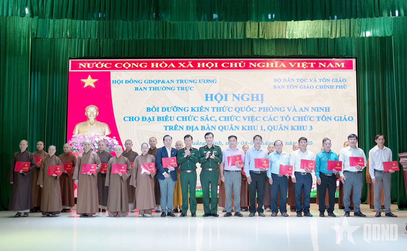 Quảng Ninh: Bế mạc bồi dưỡng kiến thức quốc phòng và an ninh cho chức sắc, chức việc tôn giáo 