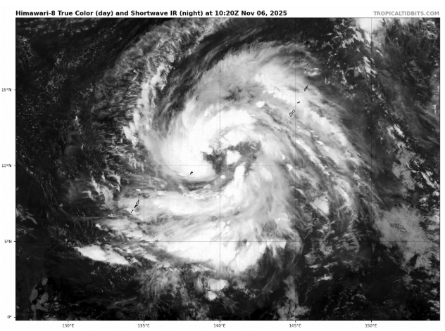 Bão Uwan tiếp tục mạnh lên trên vùng biển của Philippines