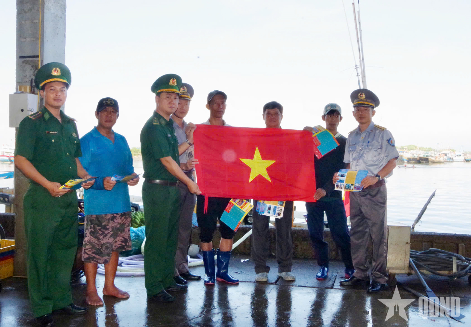 Chi đội Kiểm ngư số 2 phối hợp tuyên truyền chống khai thác IUU