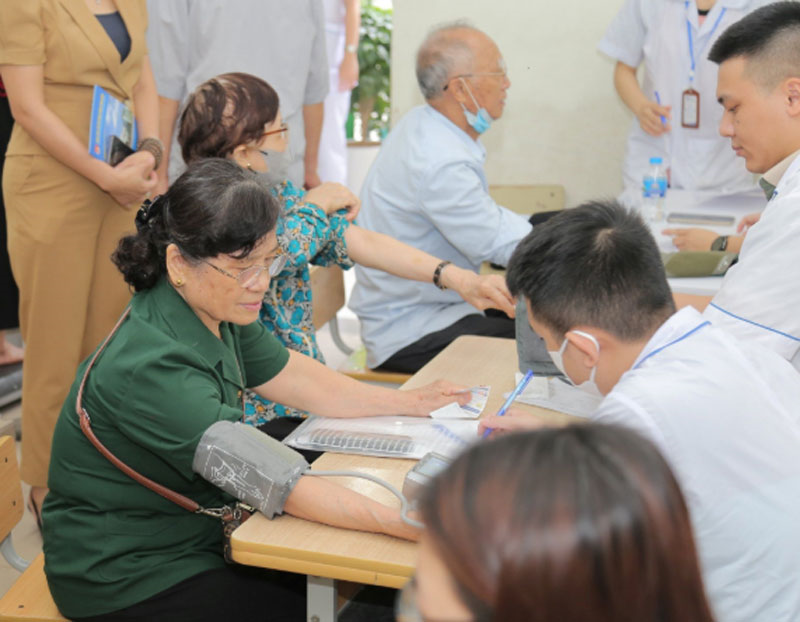 Đối thoại chủ nhật: Kê đơn thuốc kéo dài hơn cho người bệnh mạn tính