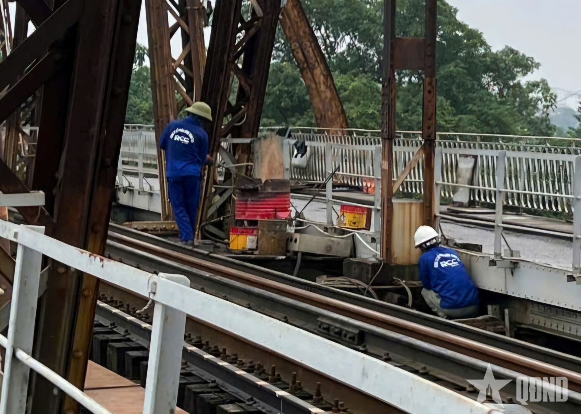 Sửa cầu và trách nhiệm với dân