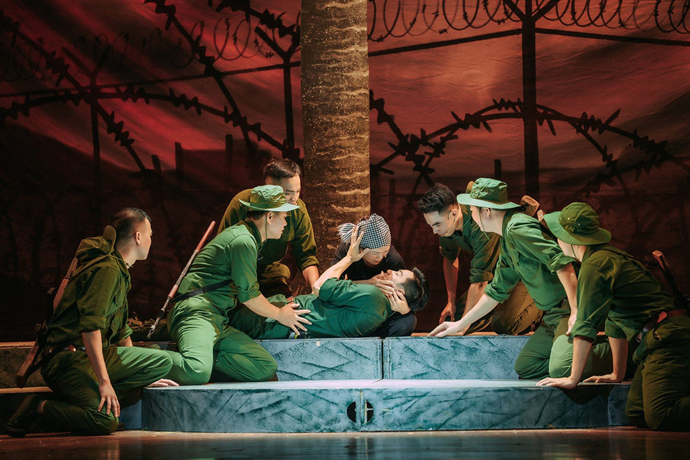 Vở diễn về chiến tranh cách mạng đậm chất chèo