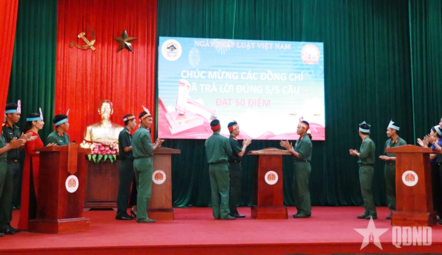 Quân khu 7: Đa dạng hình thức phổ biến, giáo dục pháp luật cho chiến sĩ Quân khu 7: Đa dạng hình thức phổ biến, giáo dục pháp luật cho chiến sĩ