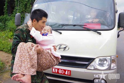 View - 	Sư đoàn 2 (Quân khu 5) điều động cán bộ, chiến sĩ giúp dân