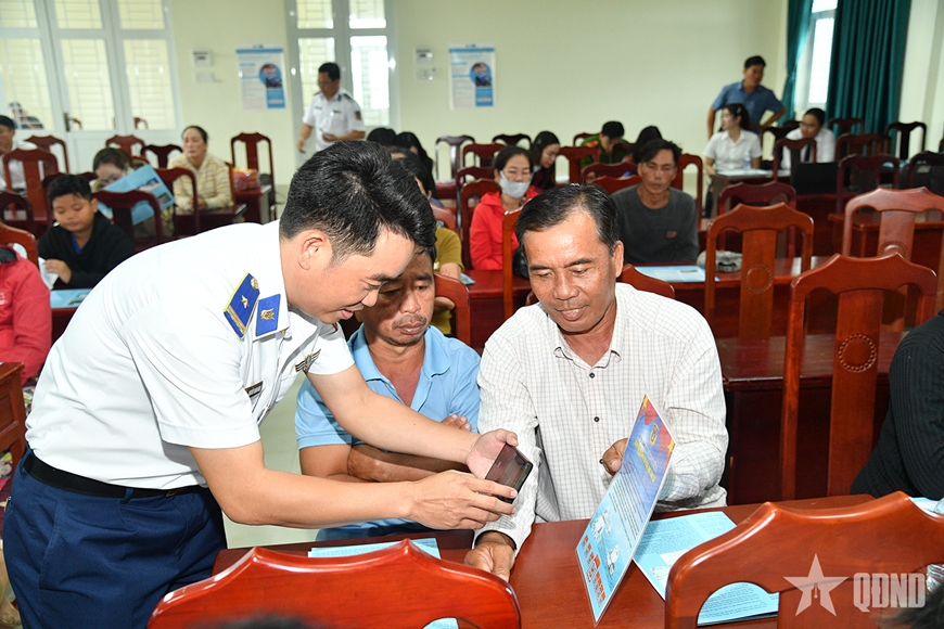 Bộ tư lệnh Vùng Cảnh sát biển 4 tổ chức “Phiên tòa giả định” tuyên truyền chống khai thác IUU tại Cà Mau