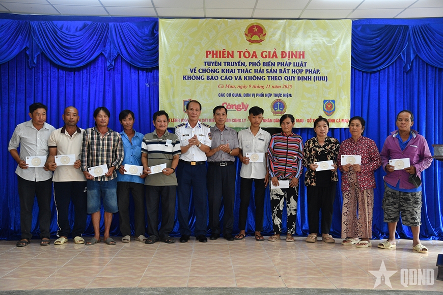 Bộ tư lệnh Vùng Cảnh sát biển 4 tổ chức “Phiên tòa giả định” tuyên truyền chống khai thác IUU tại Cà Mau