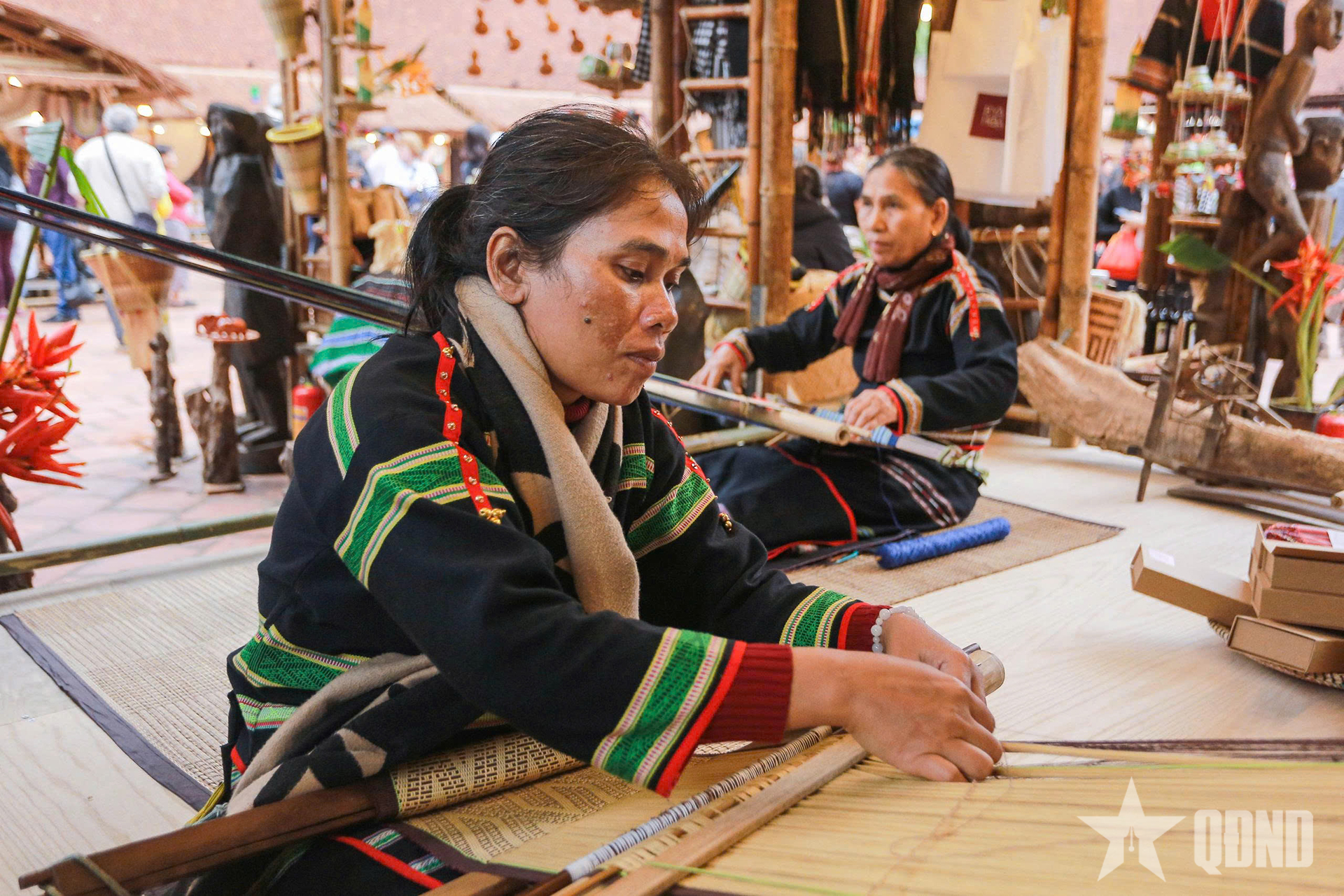 Thổ cẩm Tây Nguyên “tỏa sáng” giữa lòng Thủ đô

