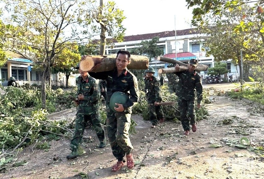 LLVT trên địa bàn Quân khu 5 nỗ lực giúp dân ứng phó với thiên tai dồn dập: Chủ động các phương án giúp nhân dân