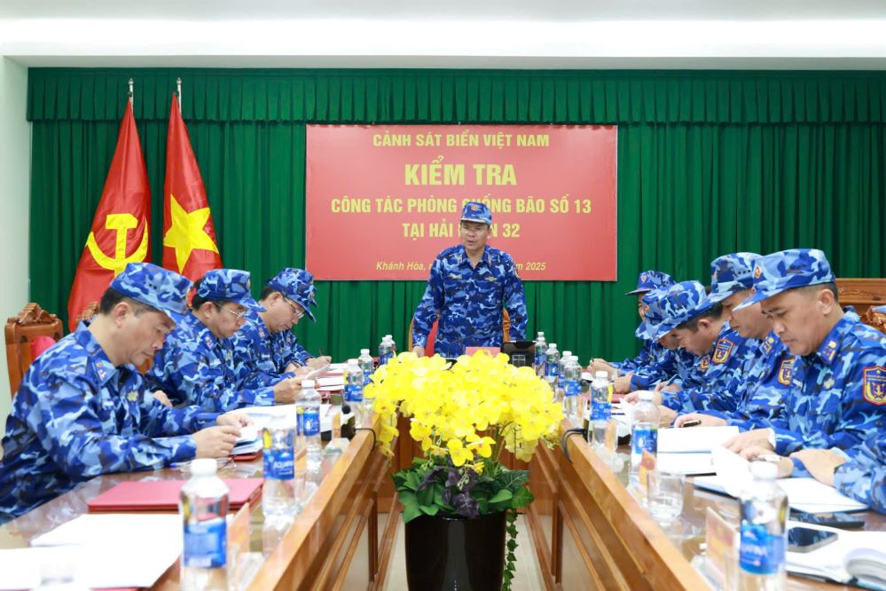 Sát cánh cùng nhân dân ứng phó bão