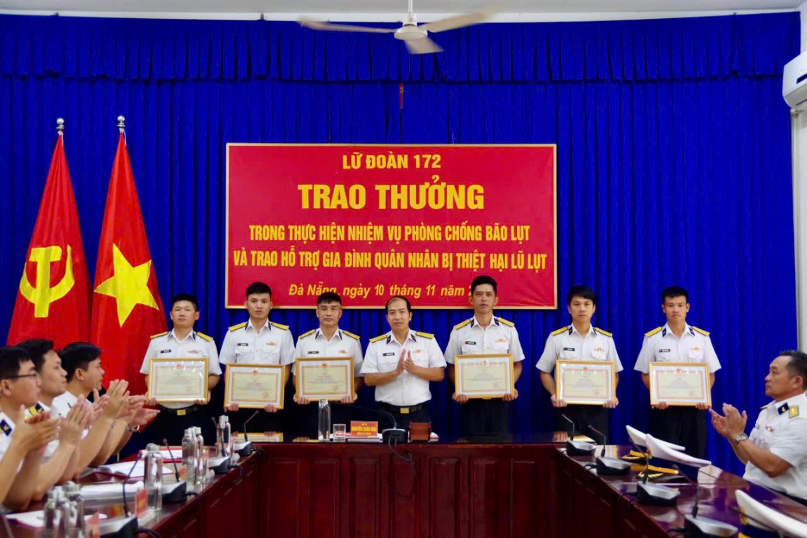 Lữ đoàn 172 (Vùng 3 Hải quân) biểu dương điển hình trong phòng, chống bão lụt