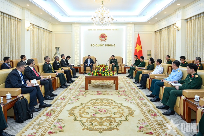 %u0110%u1EA1i t%u01B0%u1EDBng Phan V%u0103n Giang ti%u1EBFp Th%u01B0 ký Qu%u1ED1c phòng %u1EA4n %u0110%u1ED9