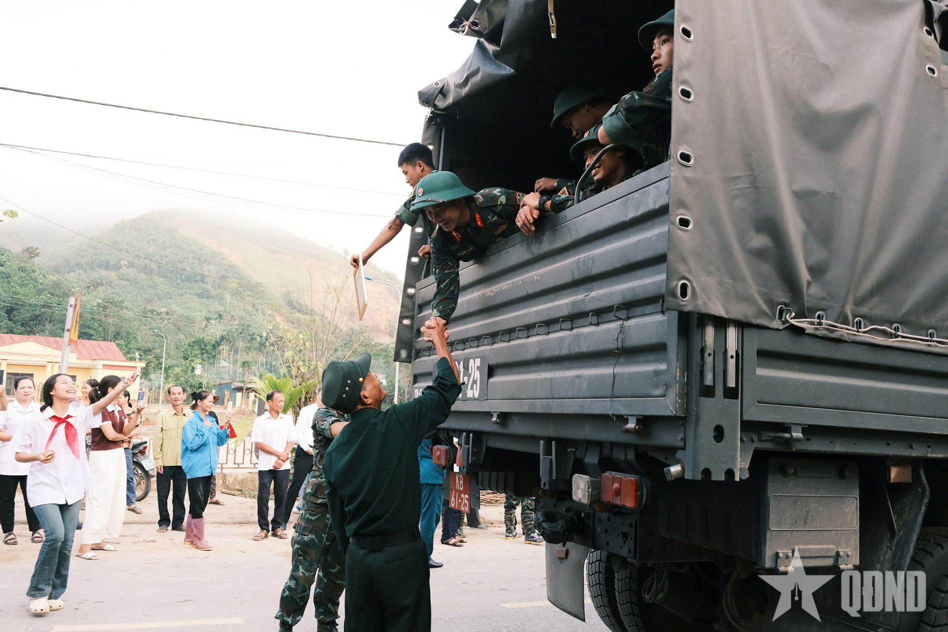 Tiếp bước cha anh, vững vàng nơi tuyến đầu