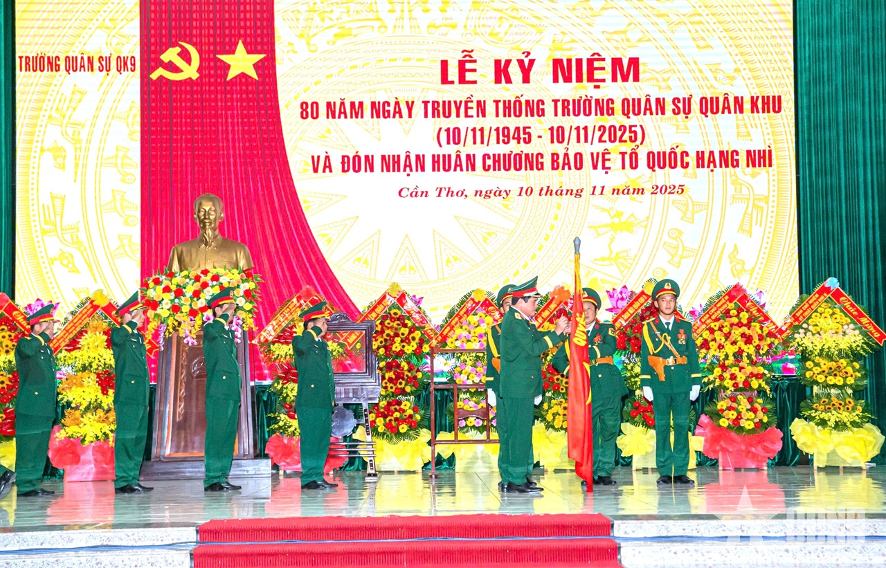 Trường Quân sự Quân khu 9 kỷ niệm 80 năm Ngày truyền thống và đón nhận Huân chương Bảo vệ Tổ quốc hạng Nhì