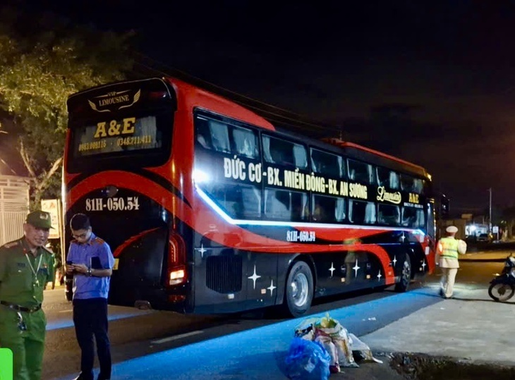 Đắk Lắk: 2 người đi xe máy tử vong sau va chạm với xe khách giường nằm