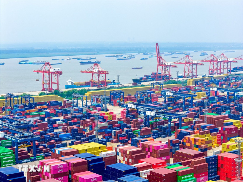 Trung Quốc tạm dừng thu “phí cảng đặc biệt” với tàu Mỹ