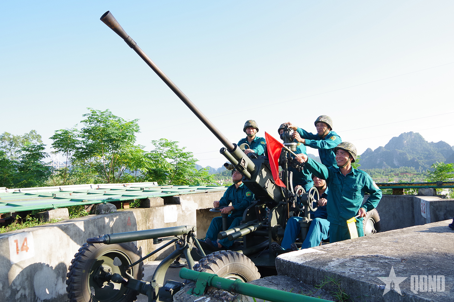 Xây dựng lực lượng tự vệ ngành than vững mạnh

