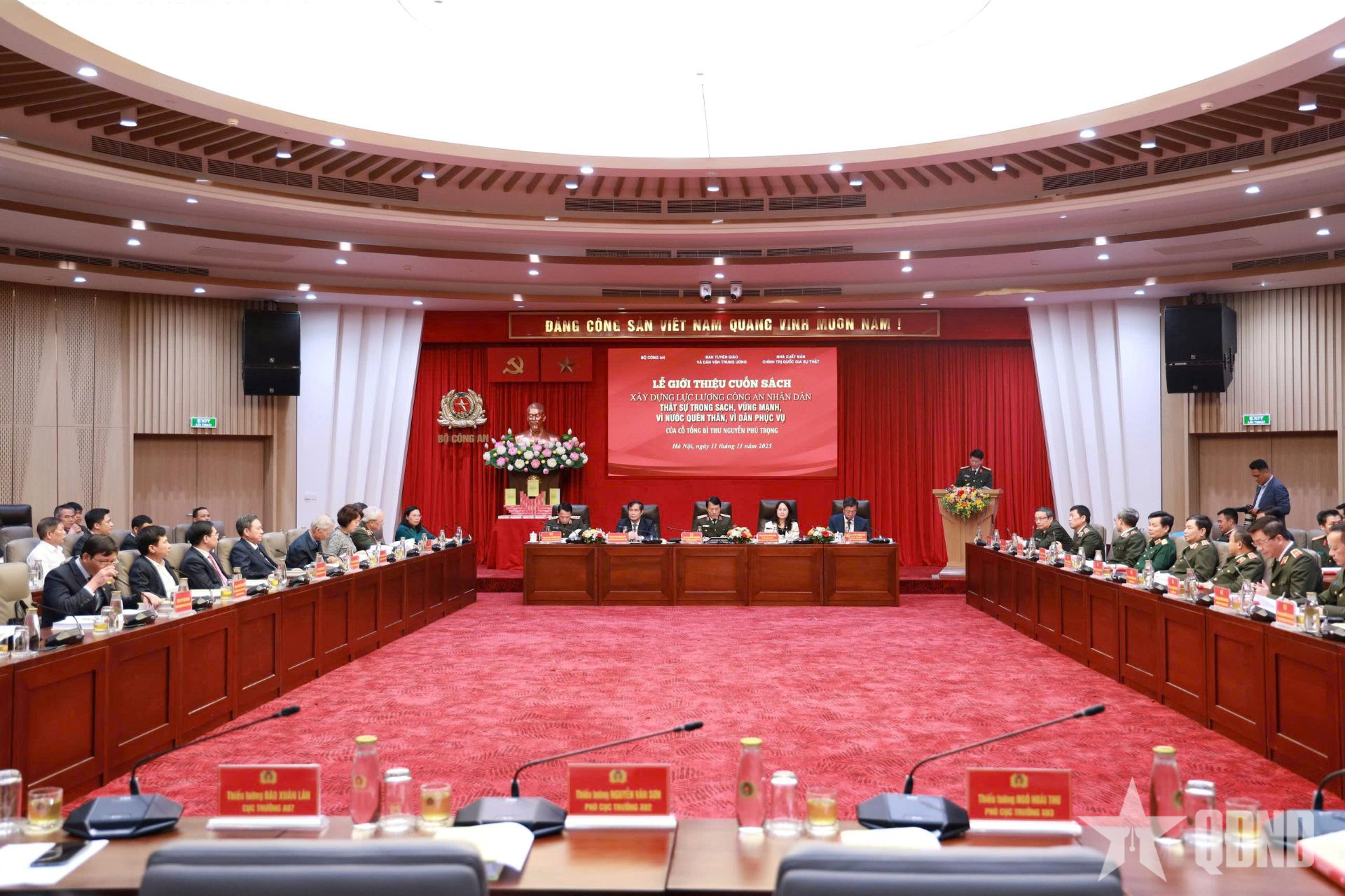 Giới thiệu cuốn sách của Tổng Bí thư Nguyễn Phú Trọng về lực lượng Công an nhân dân