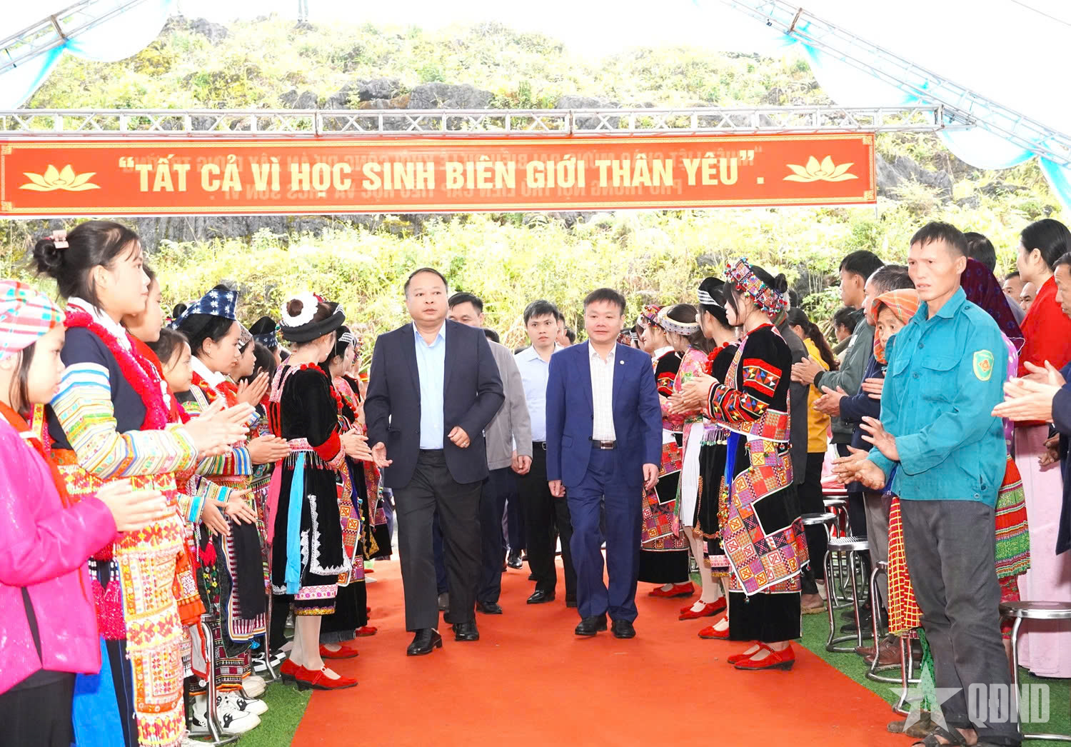 Trường học nội trú-điểm tựa phát triển vùng biên Tuyên Quang