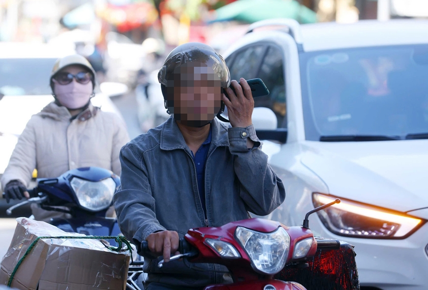 Hà Nội: Xử lý hành vi che biển số xe, sử dụng điện thoại khi điều khiển phương tiện
