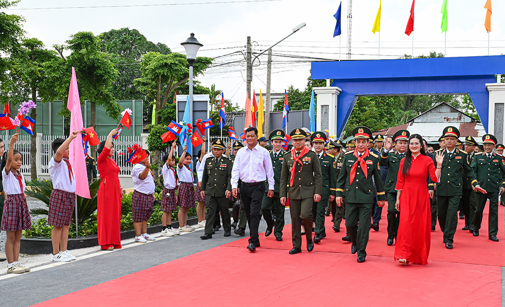 Giao lưu hữu nghị quốc phòng biên giới Việt Nam - Campuchia lần thứ hai: Mô hình hợp tác hiệu quả, đặc sắc