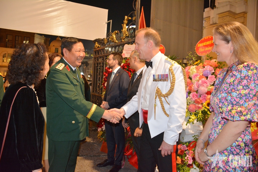 Đại sứ quán Anh tổ chức chiêu đãi nhân dịp sinh nhật Vua Charles III Đại sứ quán Anh tổ chức chiêu đãi nhân dịp sinh nhật Vua Charles III