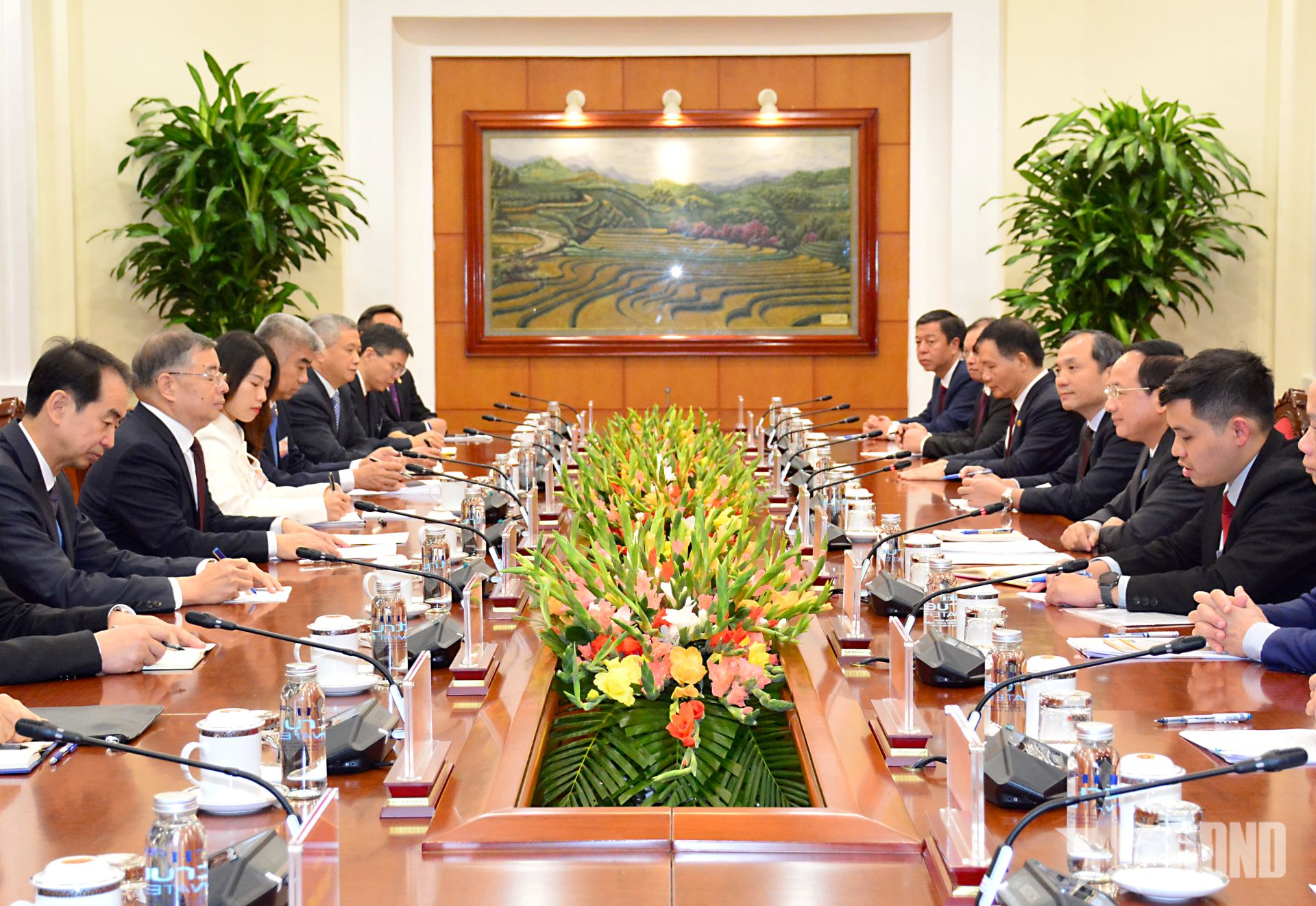 Đồng chí Trịnh Văn Quyết hội đàm với Trưởng ban Tuyên truyền Trung ương Đảng Cộng sản Trung Quốc