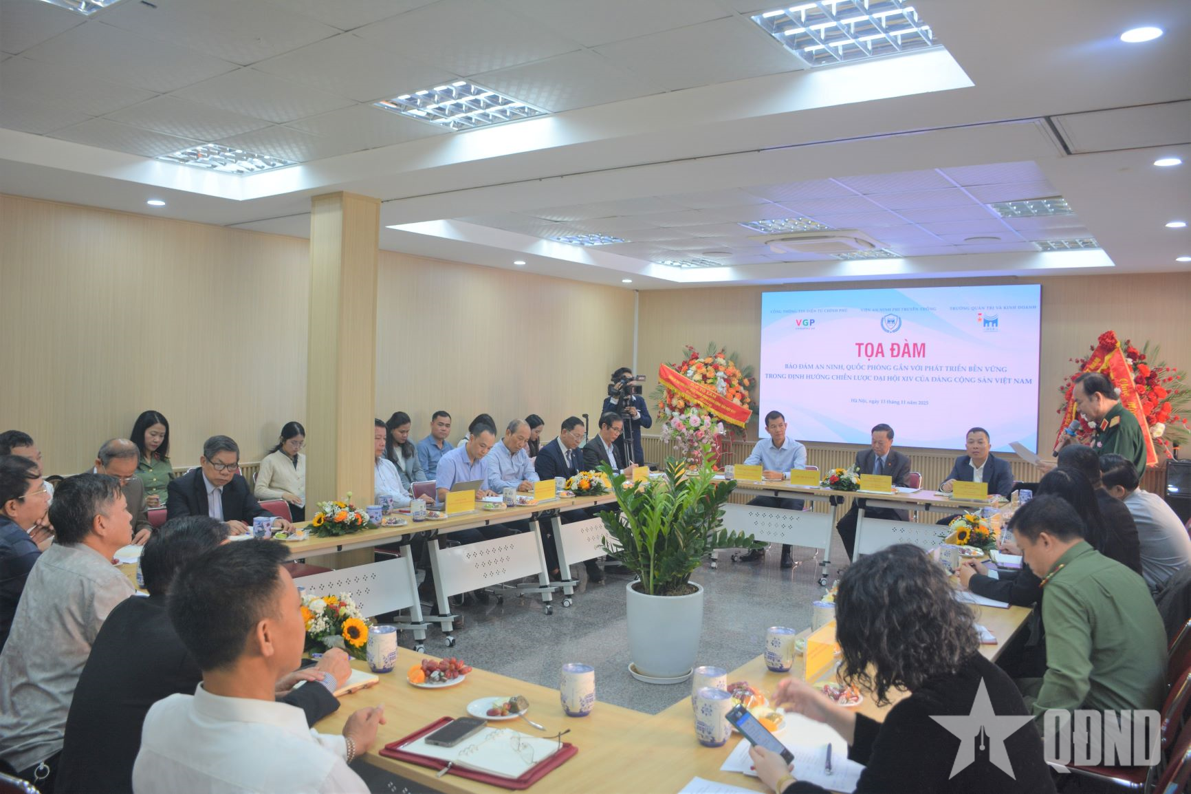 Bảo đảm quốc phòng, an ninh gắn với phát triển bền vững