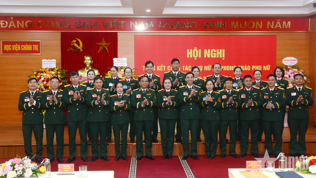 Phụ nữ Học viện Chính trị trí tuệ, bản lĩnh, xây dựng gia đình hạnh phúc