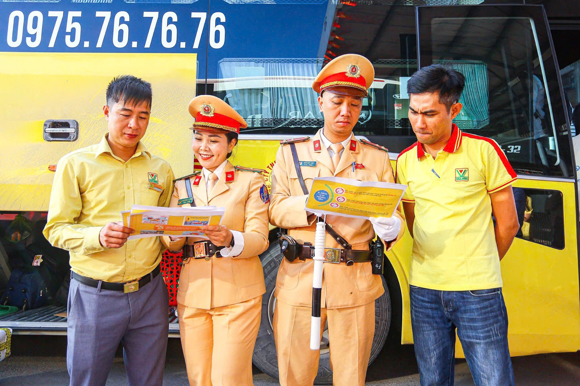 Hà Nội: Tuyên truyền, ký cam kết bảo đảm an toàn vận tải hành khách tại Bến xe Nước Ngầm