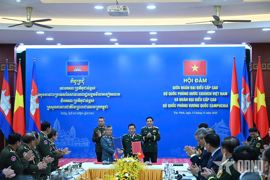 Giao lưu hữu nghị quốc phòng biên giới Việt Nam - Campuchia lần thứ hai: Bộ trưởng Bộ Quốc phòng hai nước Việt Nam - Campuchia hội đàm