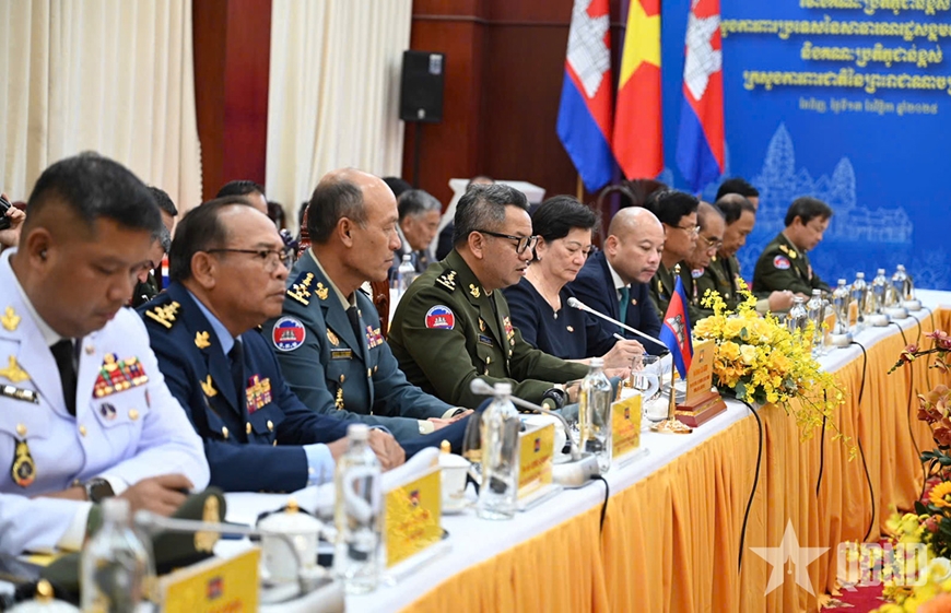 Giao lưu hữu nghị quốc phòng biên giới Việt Nam - Campuchia lần thứ hai: Bộ trưởng Bộ Quốc phòng hai nước Việt Nam - Campuchia hội đàm