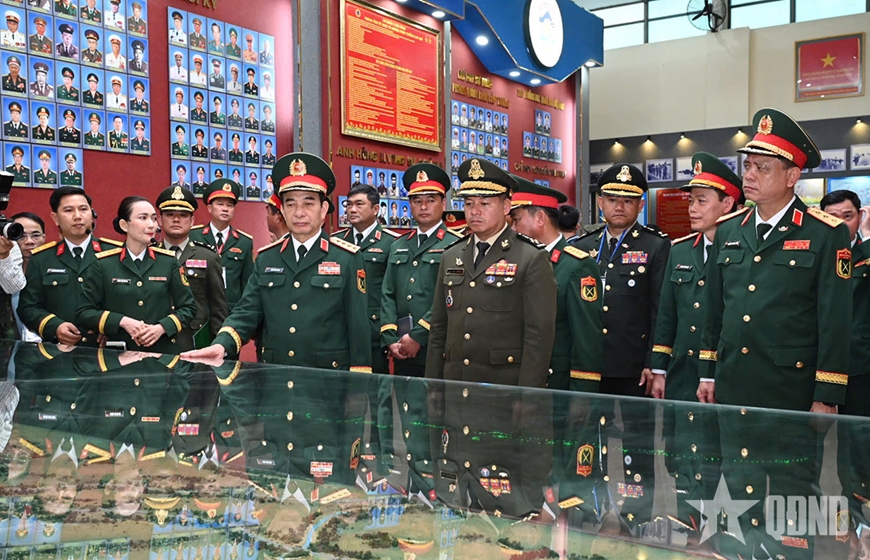 Giao lưu hữu nghị quốc phòng biên giới Việt Nam - Campuchia lần thứ hai: Bộ trưởng Bộ Quốc phòng hai nước Việt Nam - Campuchia hội đàm