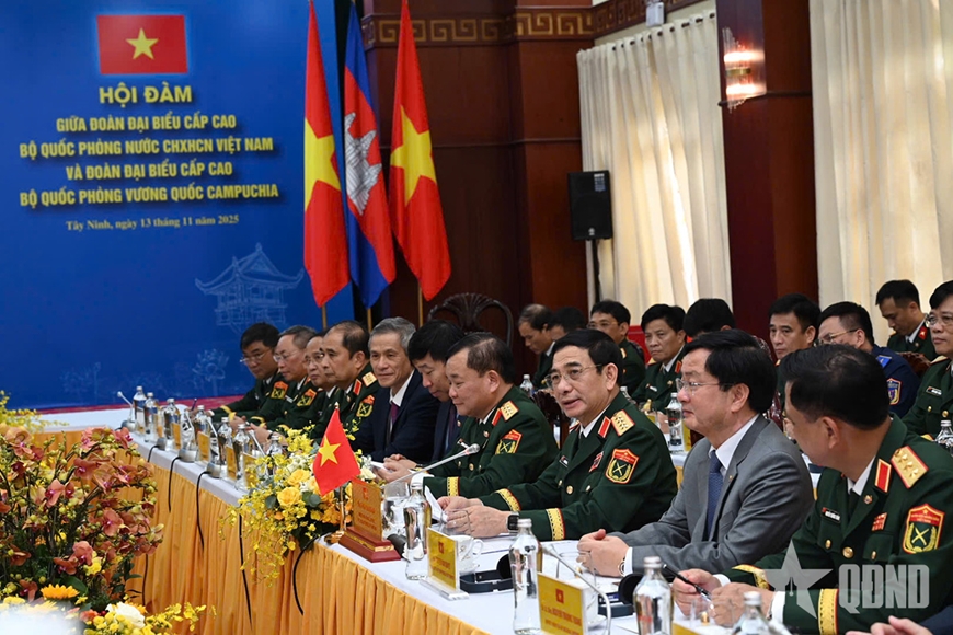 Giao lưu hữu nghị quốc phòng biên giới Việt Nam - Campuchia lần thứ hai: Bộ trưởng Bộ Quốc phòng hai nước Việt Nam - Campuchia hội đàm
