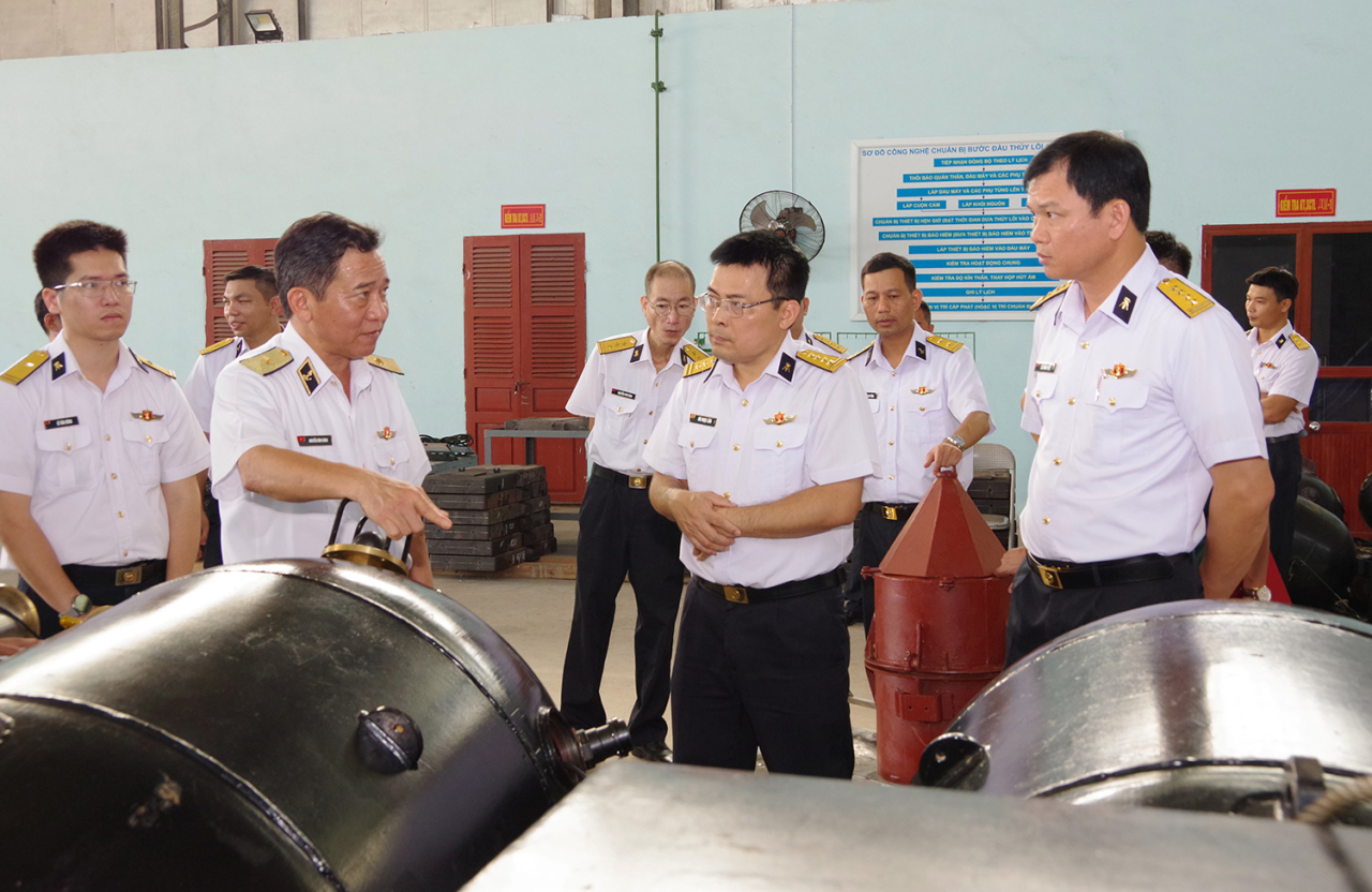 Tuổi trẻ Hải quân xung kích làm chủ khoa học công nghệ